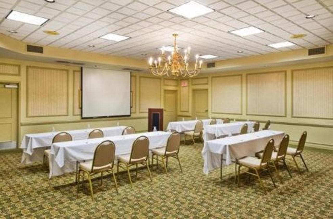 Ramada By Wyndham Gainesville Eksteriør billede