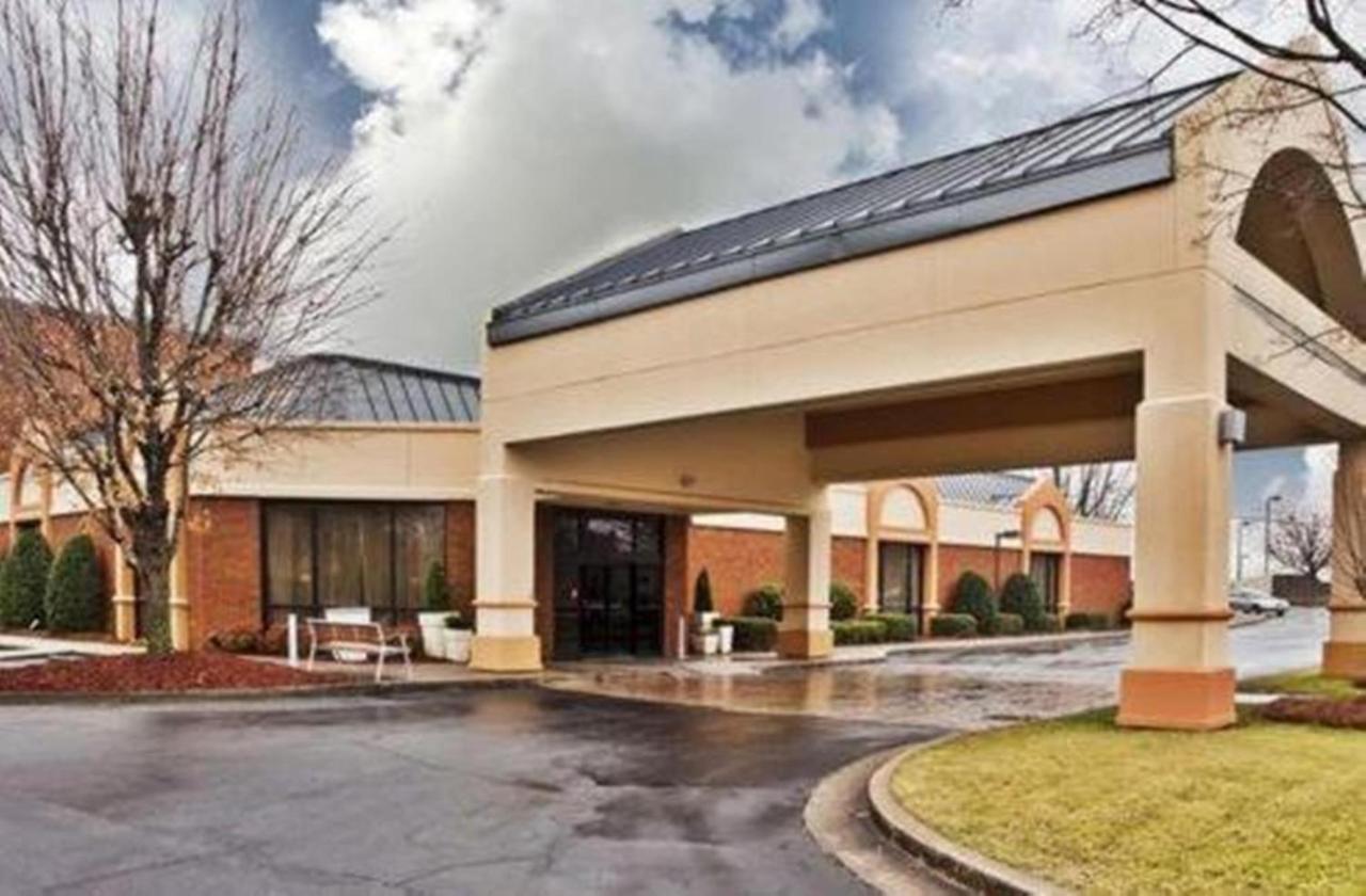 Ramada By Wyndham Gainesville Eksteriør billede