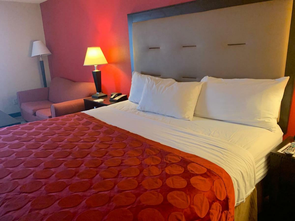 Ramada By Wyndham Gainesville Eksteriør billede