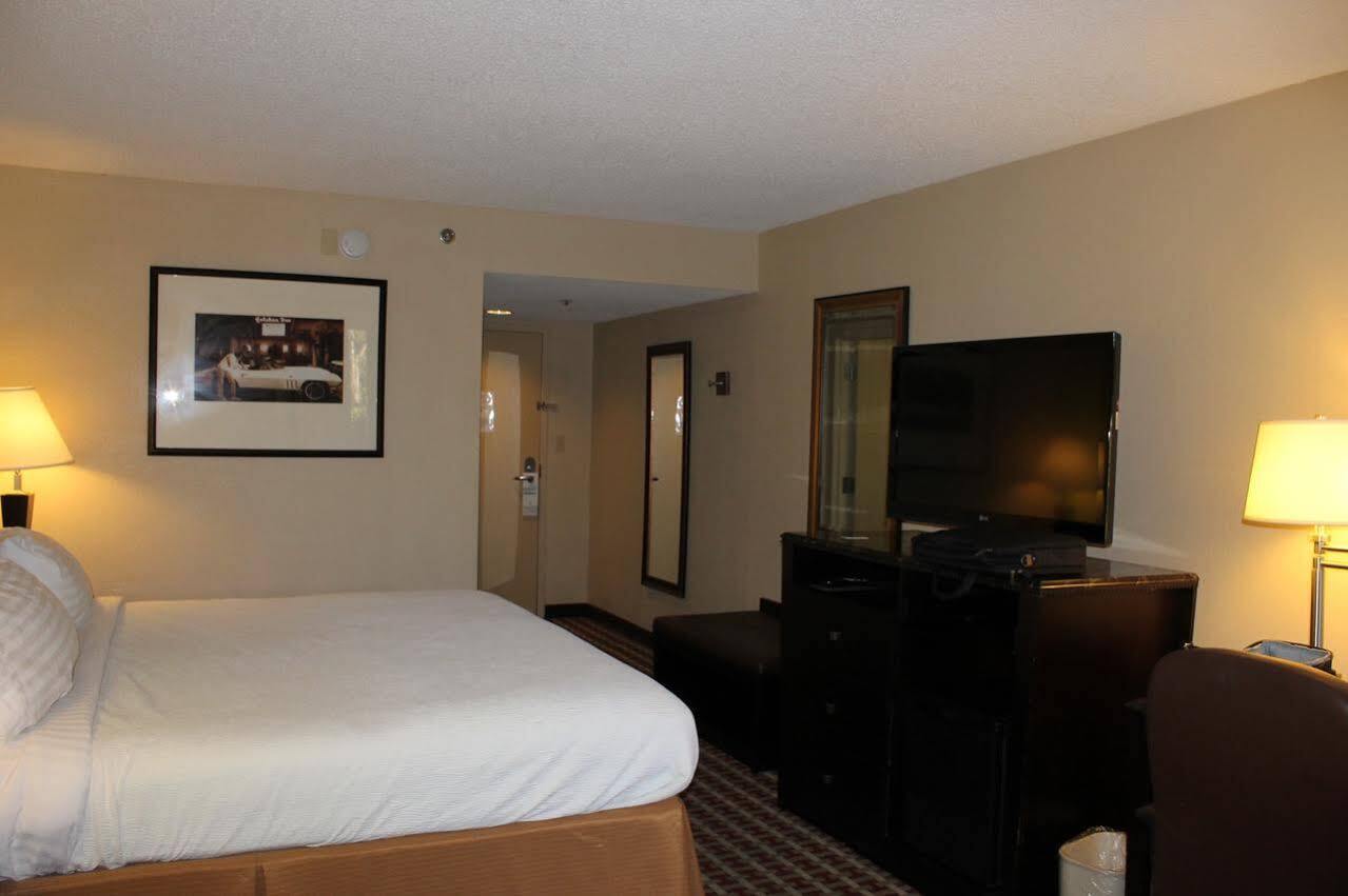 Ramada By Wyndham Gainesville Eksteriør billede